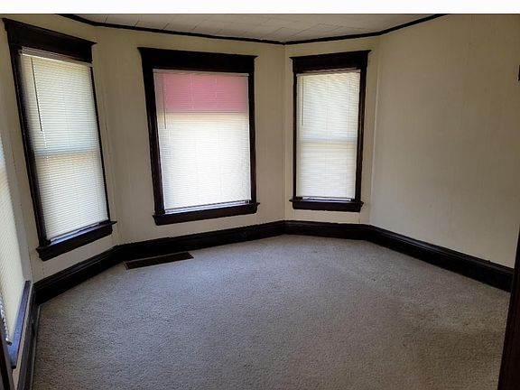 5th image of 406 W Reynolds St #1