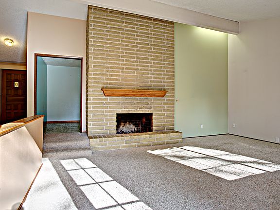5th image of 19343 Whitney Ln