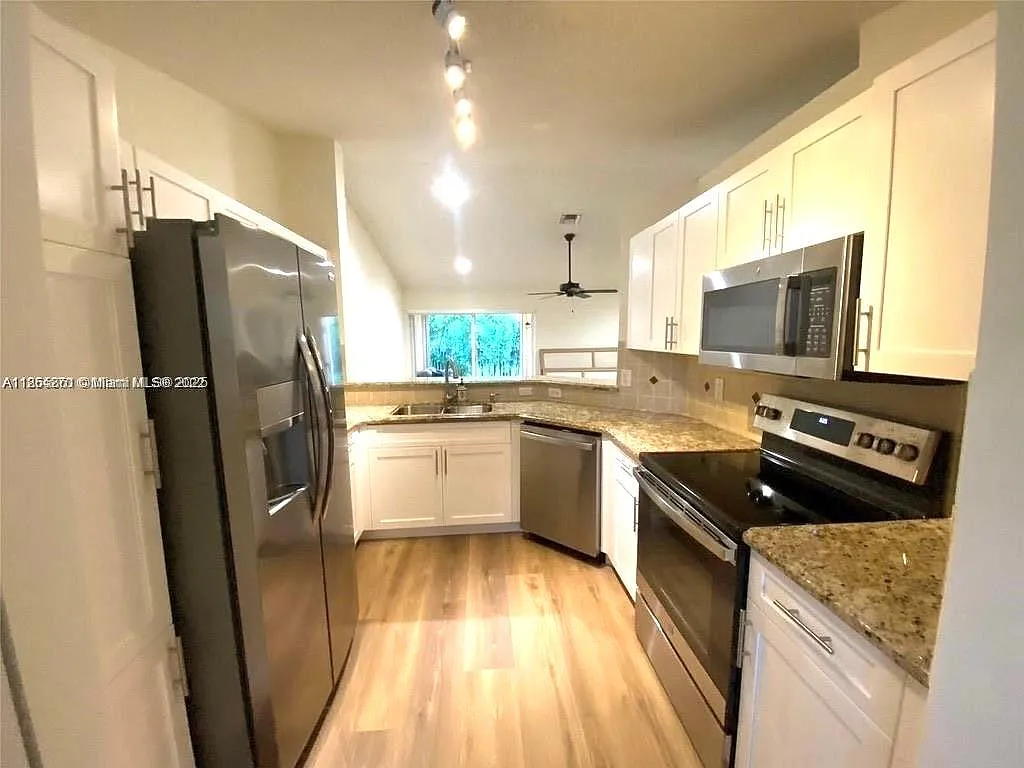3 bed, 1431 sqft, $3,800 — Photo 4