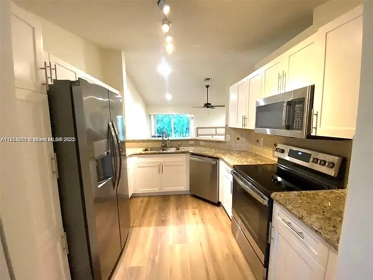4272 Pine Ridge Ct — Photo 4