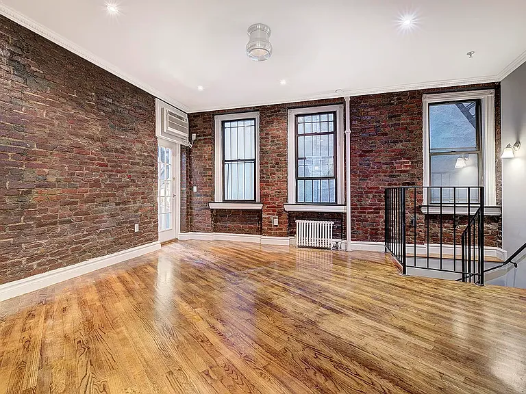 410 E 13th St #1D — Photo 1