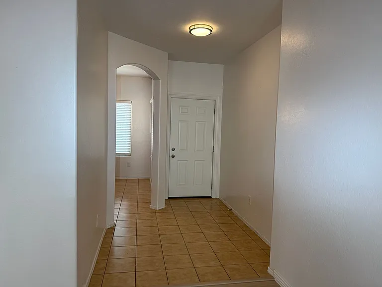 1682 E Fontana Dr — Photo 35