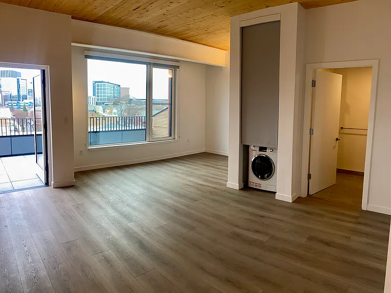 154 Broadway #502 — Photo 6