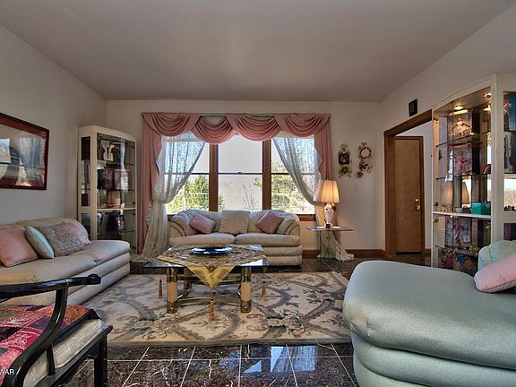 4th image of 2110 Glenwood Ln