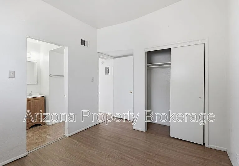 450 W 6th St #C — Photo 13