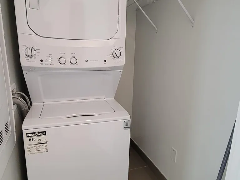 11 Yorkville Ave #2102 — Photo 9