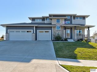 10505 Cove Hollow Dr, Papillion, NE 68046