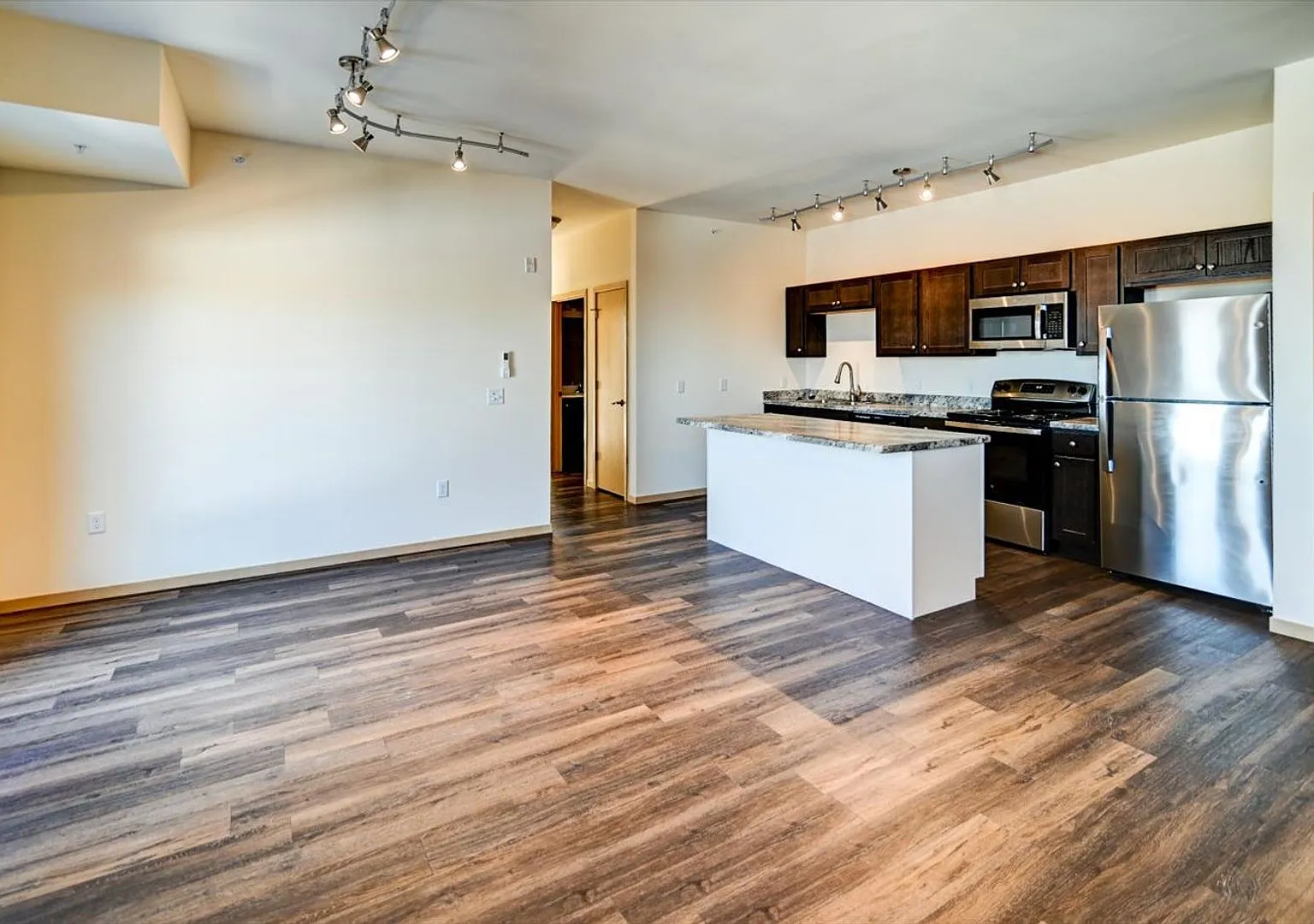 2128 Luann Ln — Photo 4