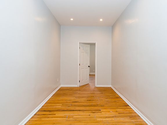 5th image of 306 Jefferson St APT 4L