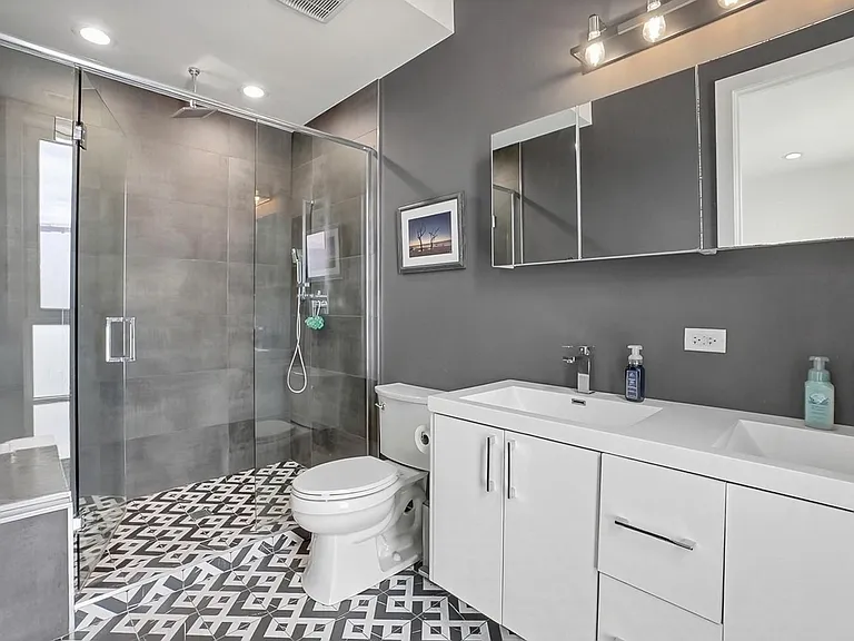 815 N Richmond St #301 — Photo 15