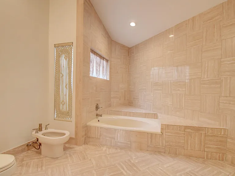 22595 Esplanada Cir W — Photo 34