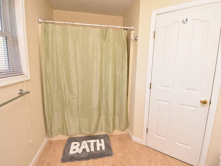 2570 Country Club Dr — Photo 31