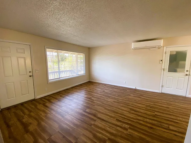 3037 & 3039 Slope St — Photo 3