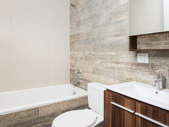 4th image of 355 Tompkins Ave APT 4