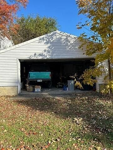 2nd image of 412 Mill St