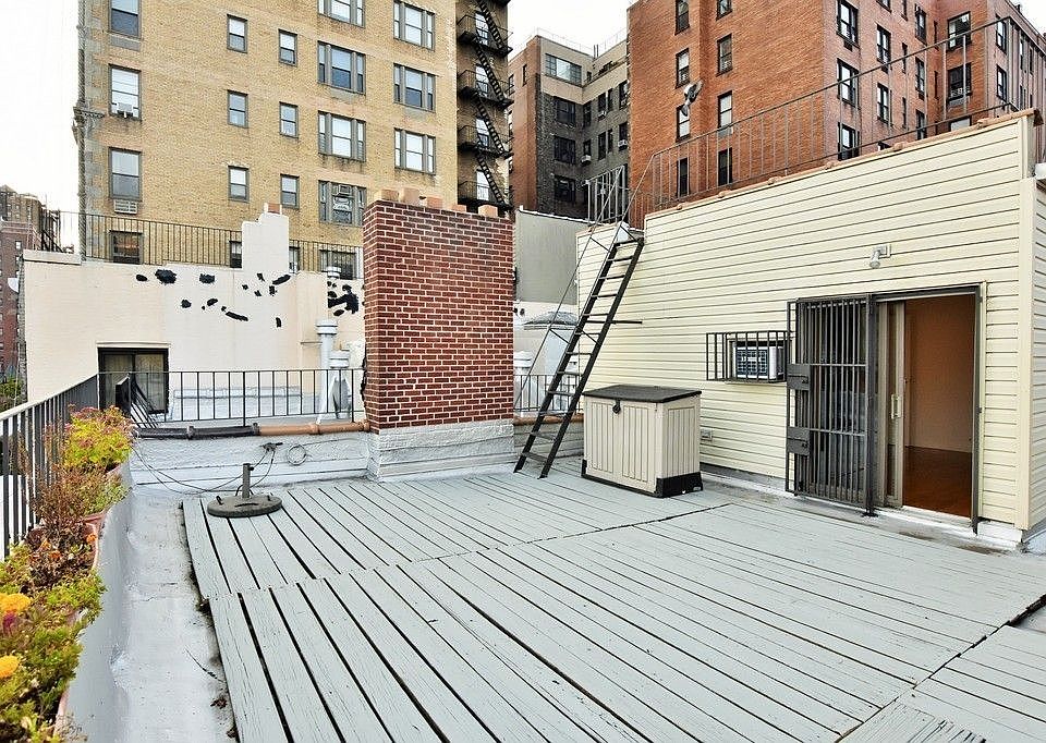 2nd image of 306 W 76th St APT 5A