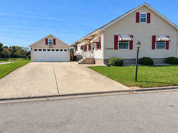23000 S Pinehurst Dr, Frankfort, IL 60423