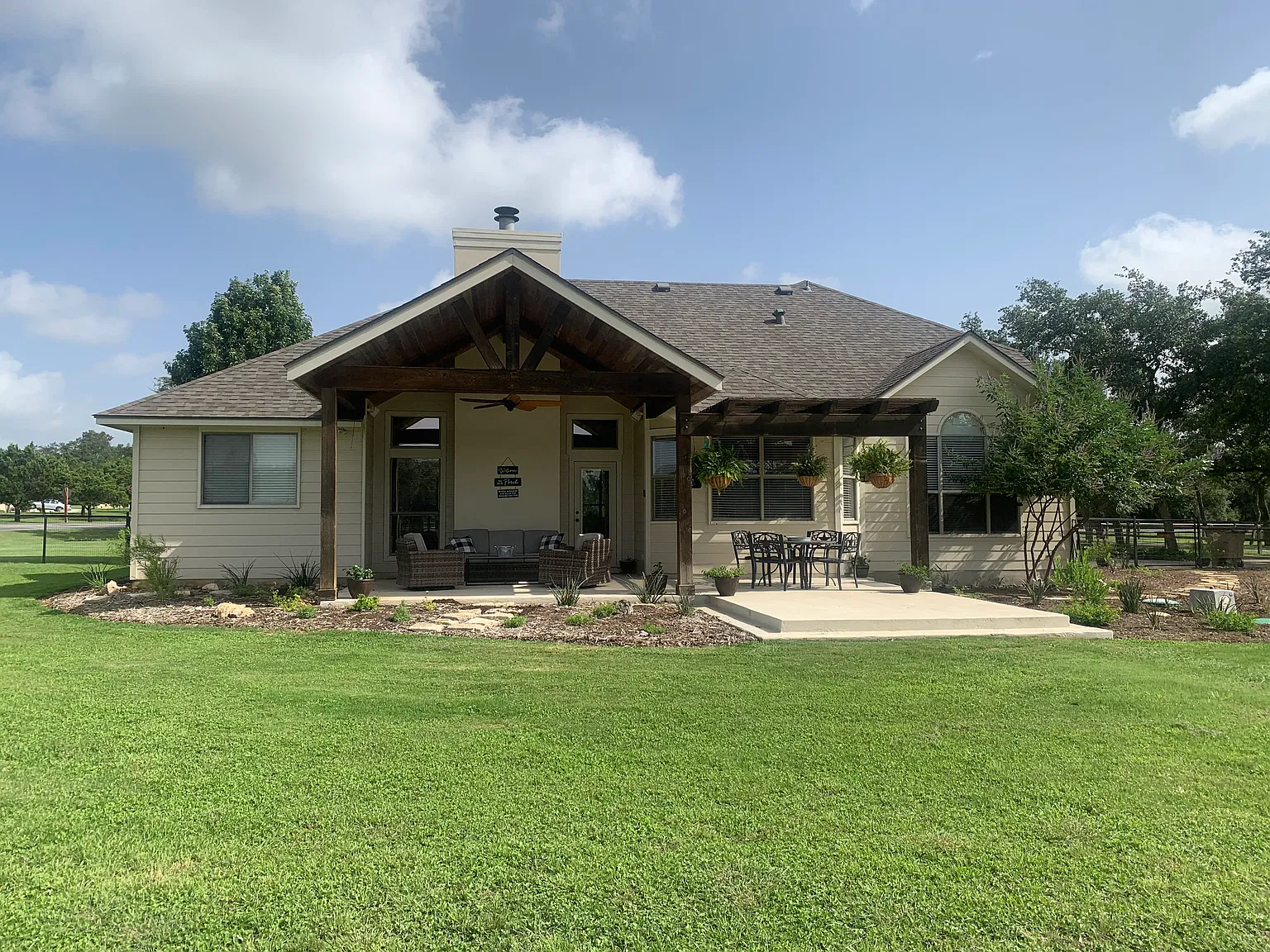 691 Stirrup Dr — Photo 2