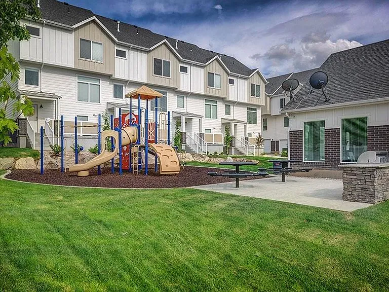 Coventry Townhomes — Photo 30