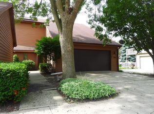 3 Lyndhurst Village Ct APT A, Savoy, IL 61874