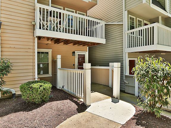 4th image of 5801 Inman Park Cir APT 320