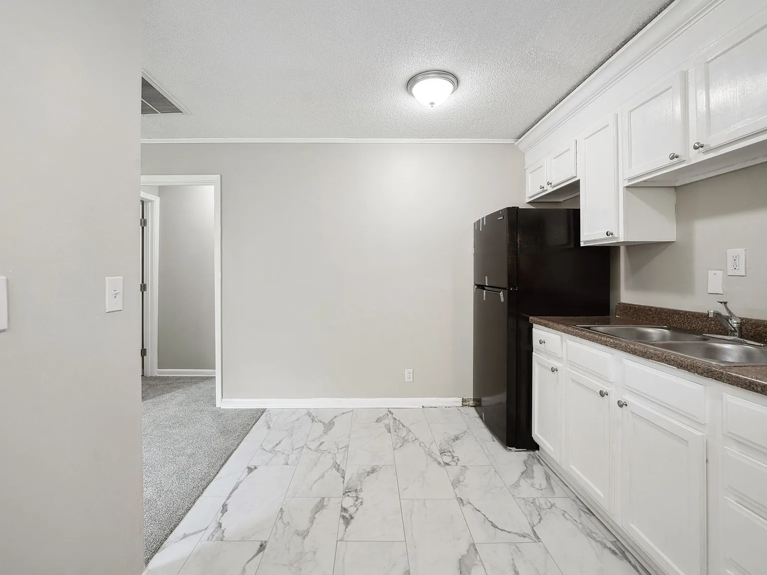 569 Lawton St SW — Photo 1