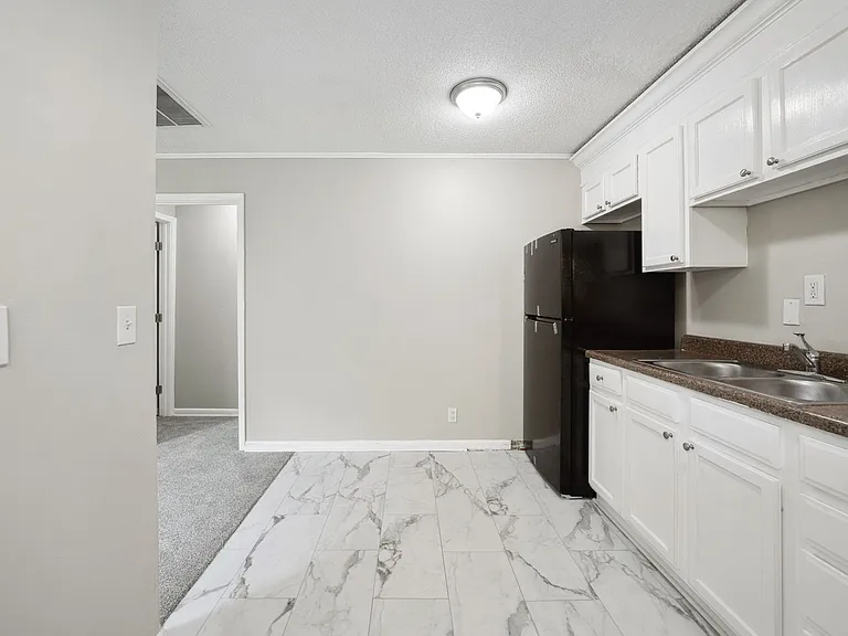 569 Lawton St SW — Photo 1