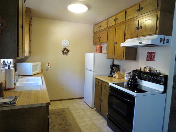 5th image of 25540 Bambi Ln