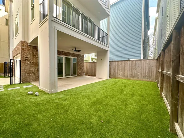 1140 W 16th St, Houston, TX 77008