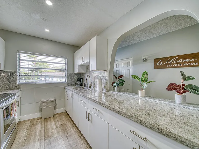 7620 SW 21st St #7620 — Photo 4