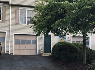 1249 Meadowbrook Dr, Canonsburg, PA