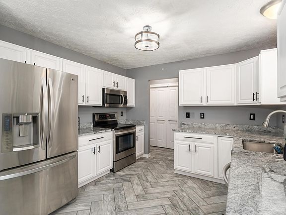 4th image of 6002 Aquamarine Dr