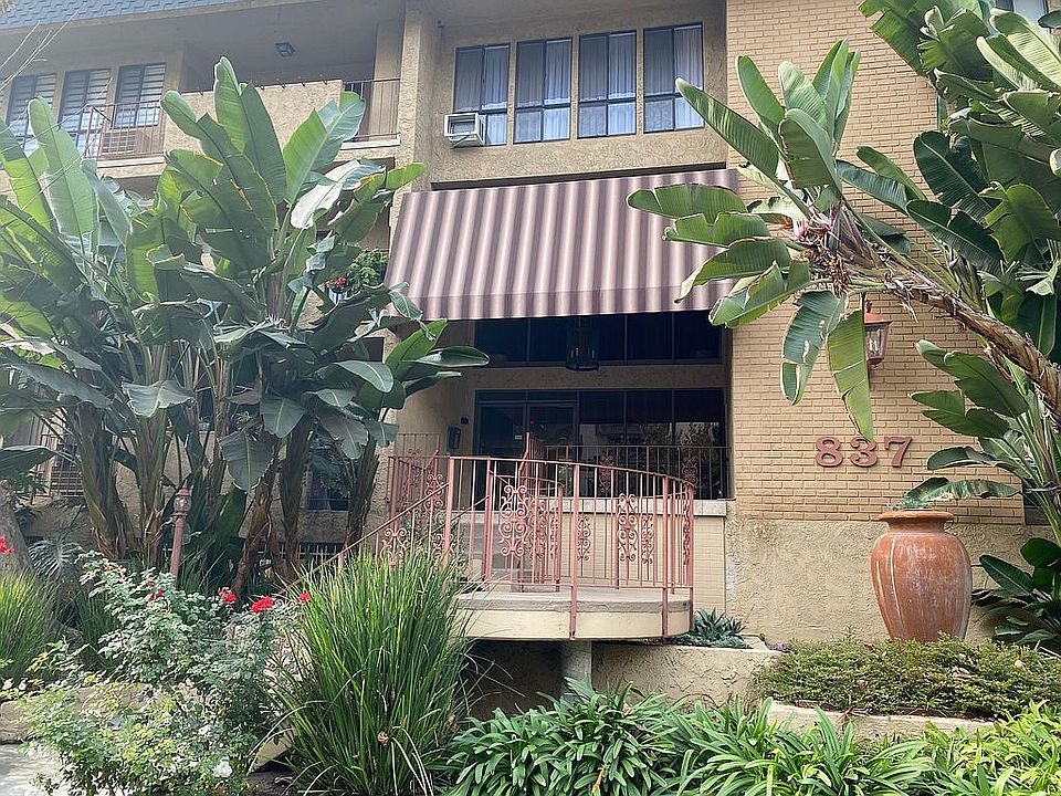 1st image of 837 N West Knoll Dr APT 302