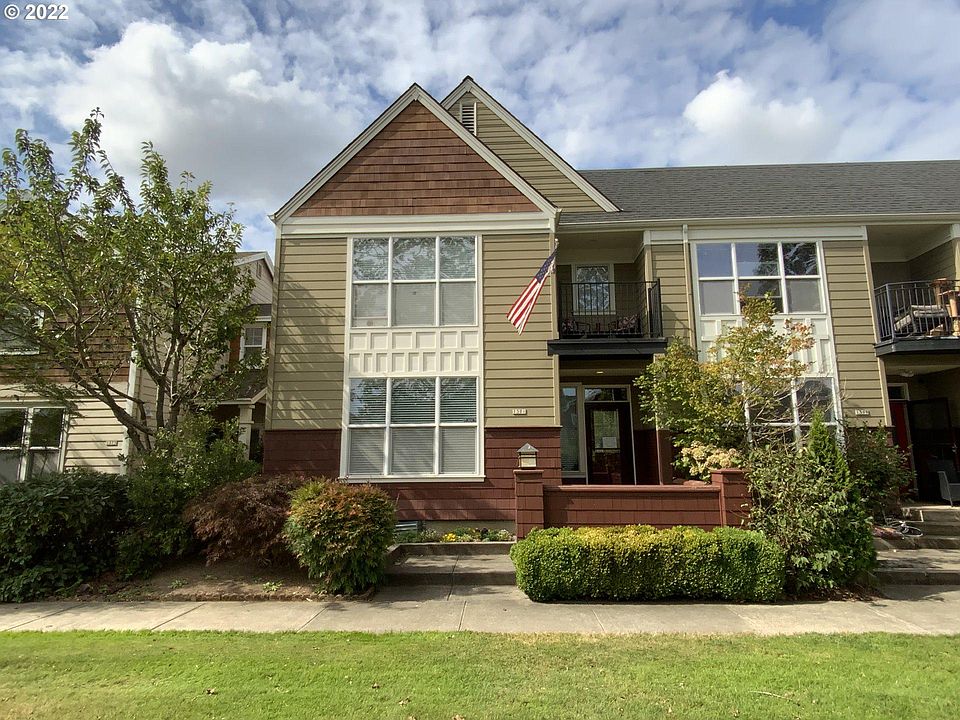 1st image of 1381 NE Market Dr