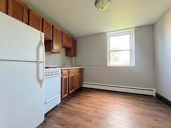 5th image of 31 Linda Dr APT 1