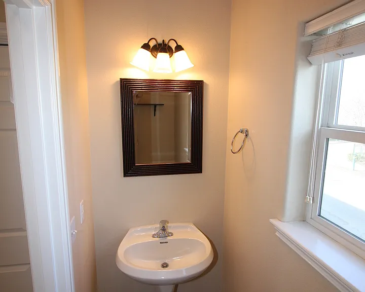 1305 Denali St #5 — Photo 2