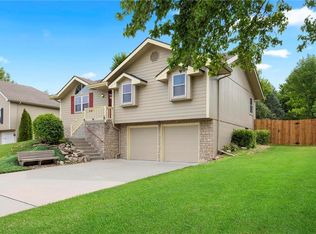 809 NE Lyon Dr, Lees Summit, MO 64086