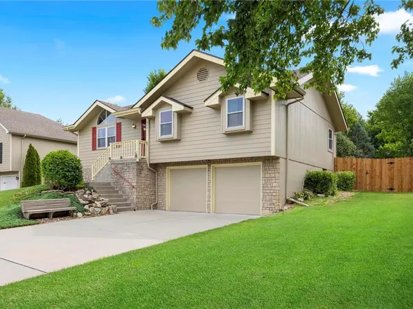 809 NE Lyon Dr, Lees Summit, MO 64086