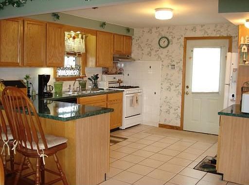 5th image of 239 Boll St
