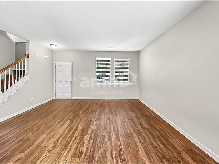 406 Howell Xing — Photo 12