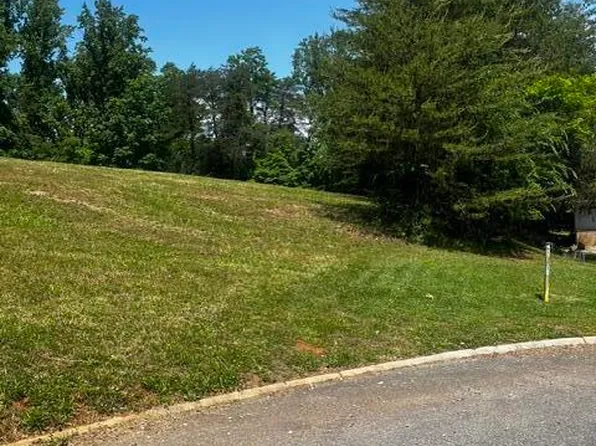 759 Emerald Ave, Kodak, TN 37764