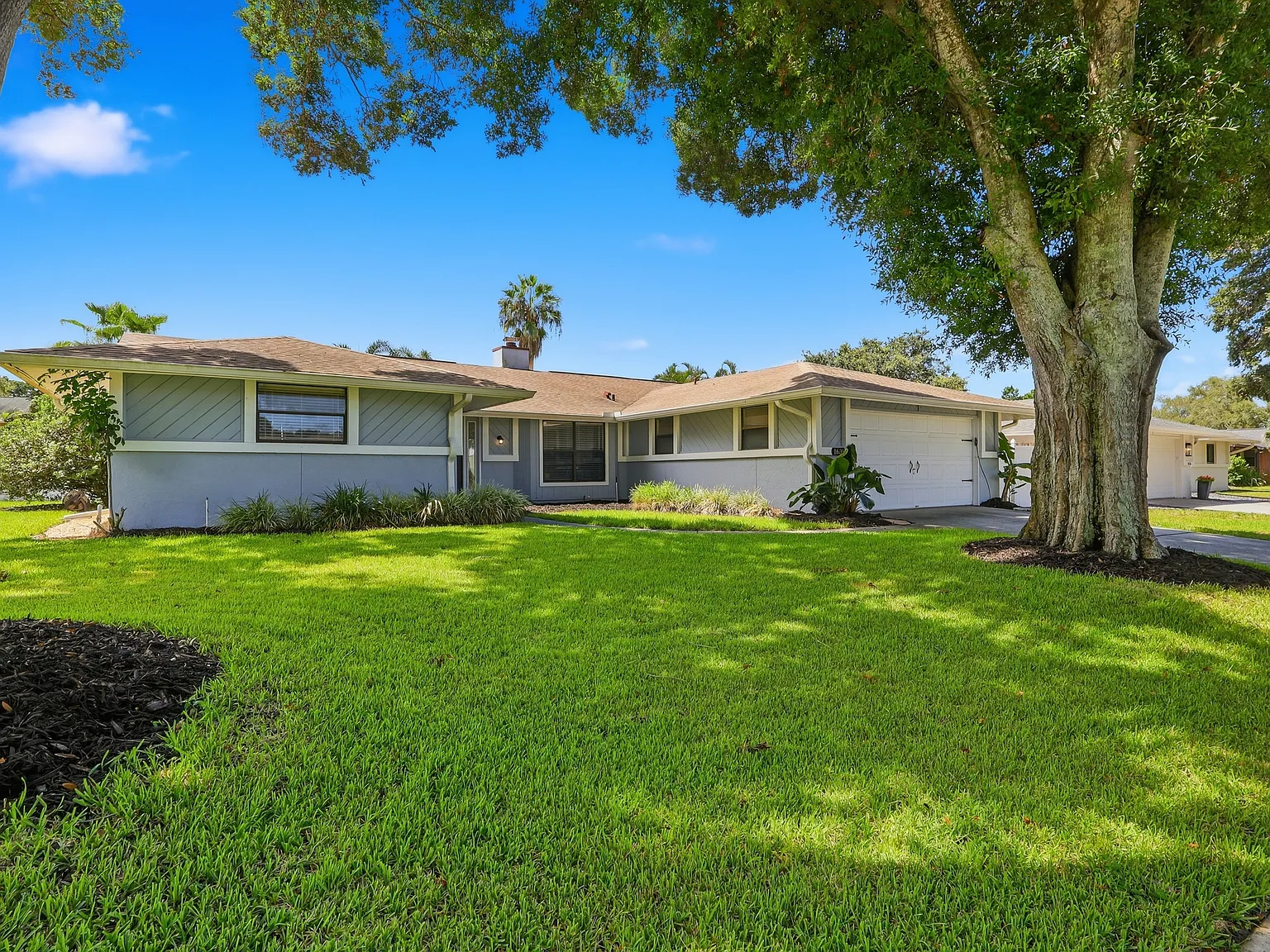 4 bed, 2075 sqft, $4,250 — Photo 2