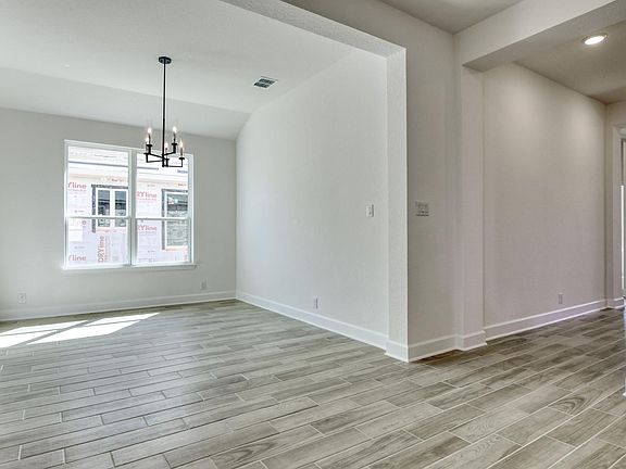 Megan s Landing - Carmen Interior Image 4