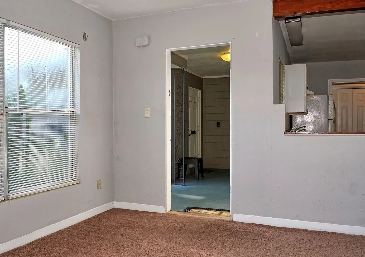 One room Duplex near Downtown Available Now! — Photo 4