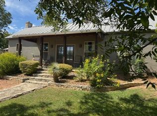 406 Cross Mountain Dr, Fredericksburg, TX 78624