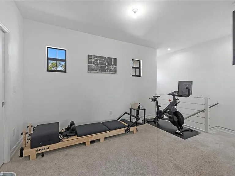 7345 Rockefeller Dr — Photo 24