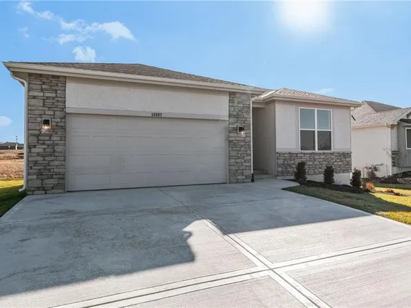 18807 Theden St, Spring Hill, KS 66083