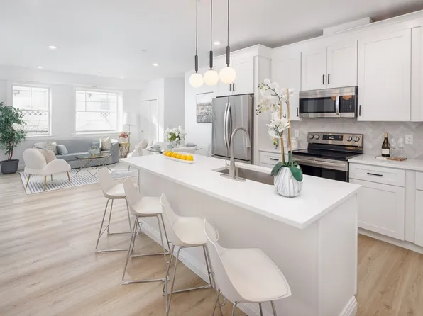 5 Oakhurst St #1, Dorchester Center, MA 02124