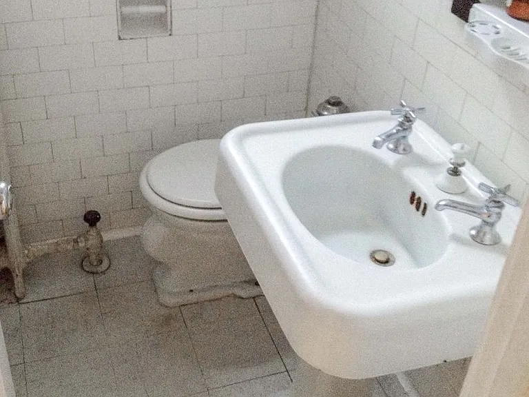 428-36 W. Surf — Photo 12