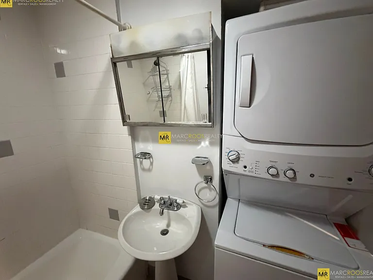 12 Derne St #2 — Photo 3